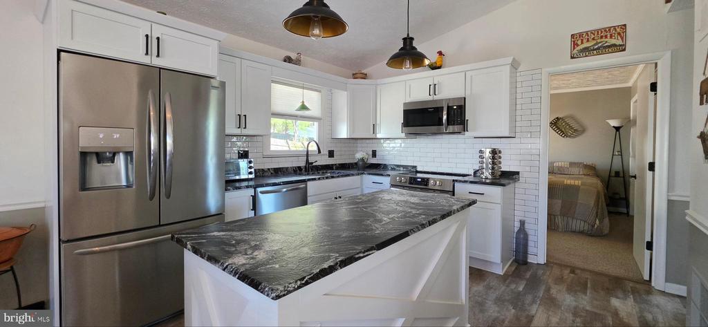 20 LAKEVIEW CIR, LOUISA, Virginia 23093, 3 Bedrooms Bedrooms, ,2 BathroomsBathrooms,Residential,20 LAKEVIEW CIR,VALA2009552 MLS # VALA2009552