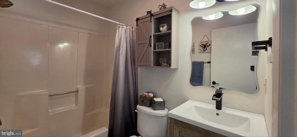 20 LAKEVIEW CIR, LOUISA, Virginia 23093, 3 Bedrooms Bedrooms, ,2 BathroomsBathrooms,Residential,20 LAKEVIEW CIR,VALA2009552 MLS # VALA2009552