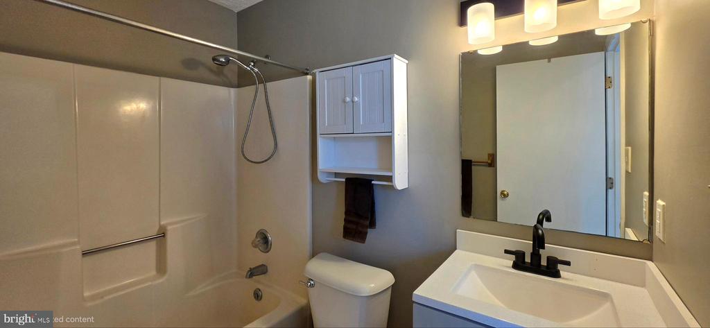 20 LAKEVIEW CIR, LOUISA, Virginia 23093, 3 Bedrooms Bedrooms, ,2 BathroomsBathrooms,Residential,20 LAKEVIEW CIR,VALA2009552 MLS # VALA2009552