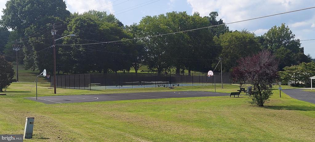 20 LAKEVIEW CIR, LOUISA, Virginia 23093, 3 Bedrooms Bedrooms, ,2 BathroomsBathrooms,Residential,20 LAKEVIEW CIR,VALA2009552 MLS # VALA2009552