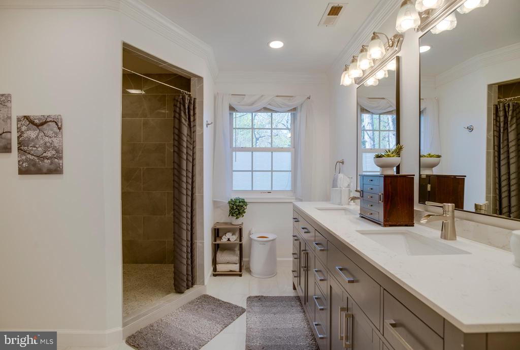 101 SAYLERS CREEK RD, LOCUST GROVE, Virginia 22508, 5 Bedrooms Bedrooms, ,3 BathroomsBathrooms,Residential,101 SAYLERS CREEK RD,VAOR2013538 MLS # VAOR2013538