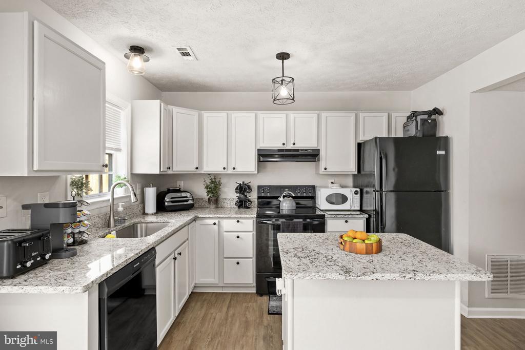 10612 BOXMEER CT, FREDERICKSBURG, Virginia 22408, 3 Bedrooms Bedrooms, ,1 BathroomBathrooms,Residential,10612 BOXMEER CT,VASP2040152 MLS # VASP2040152