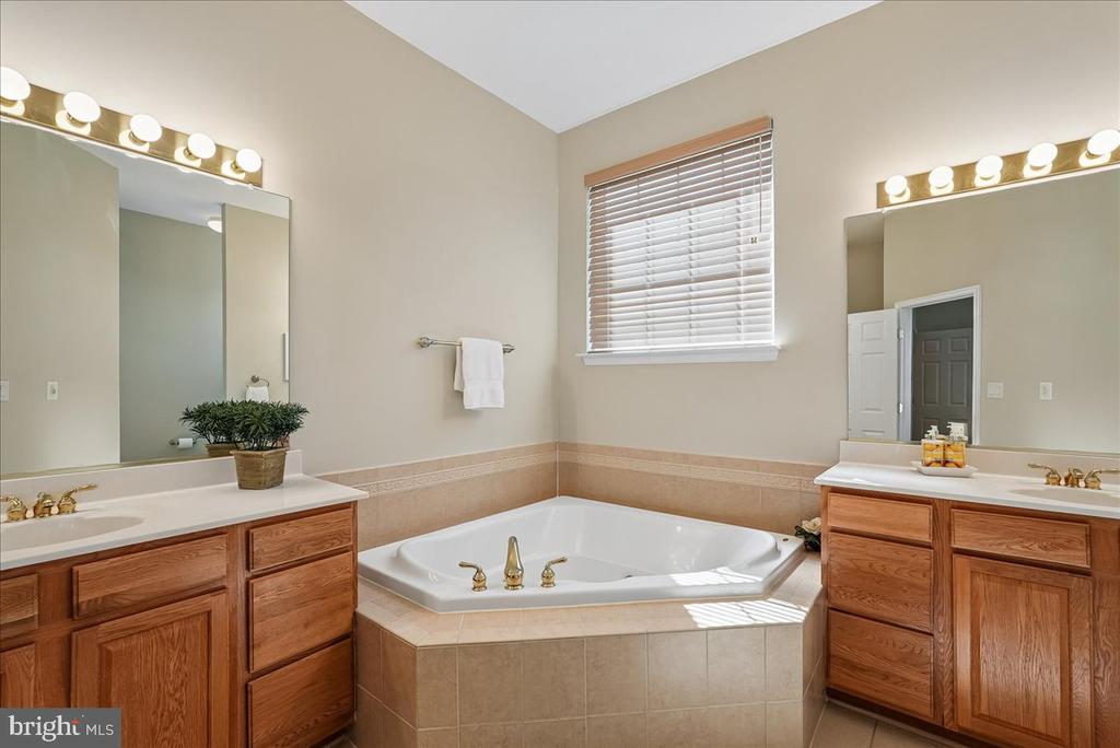 6854 AVERBACH CT, WARRENTON, Virginia, 3 Bedrooms Bedrooms, ,3 BathroomsBathrooms,Residential,6854 AVERBACH CT,VAFQ2021084 MLS # VAFQ2021084 6854 AVERBACH CT, WARRENTON, Virginia, 3 Bedrooms Bedrooms, ,3 BathroomsBathrooms,Residential,6854 AVERBACH CT,VAFQ2021084 MLS # VAFQ2021084