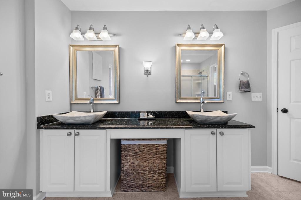 6909 TANGLEWOOD DR, WARRENTON, Virginia, 5 Bedrooms Bedrooms, ,3 BathroomsBathrooms,Residential,6909 TANGLEWOOD DR,VAFQ2021226 MLS # VAFQ2021226