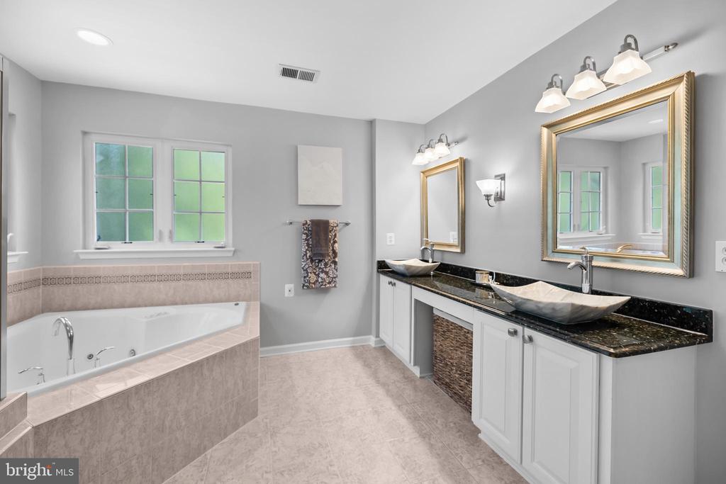 6909 TANGLEWOOD DR, WARRENTON, Virginia, 5 Bedrooms Bedrooms, ,3 BathroomsBathrooms,Residential,6909 TANGLEWOOD DR,VAFQ2021226 MLS # VAFQ2021226