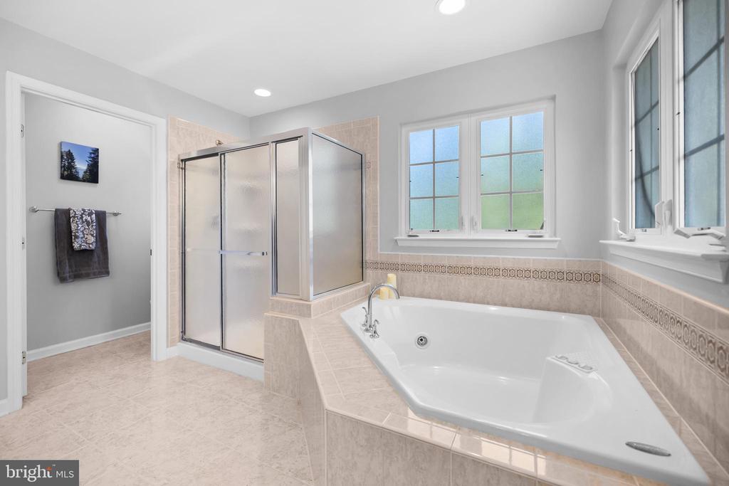 6909 TANGLEWOOD DR, WARRENTON, Virginia, 5 Bedrooms Bedrooms, ,3 BathroomsBathrooms,Residential,6909 TANGLEWOOD DR,VAFQ2021226 MLS # VAFQ2021226