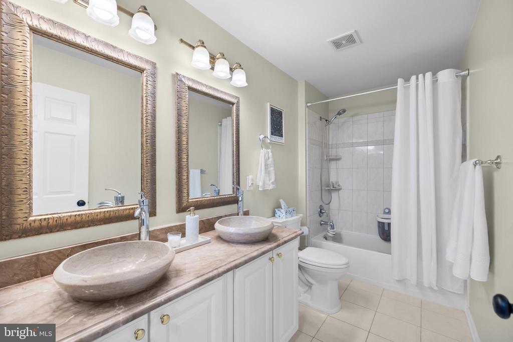 6909 TANGLEWOOD DR, WARRENTON, Virginia, 5 Bedrooms Bedrooms, ,3 BathroomsBathrooms,Residential,6909 TANGLEWOOD DR,VAFQ2021226 MLS # VAFQ2021226