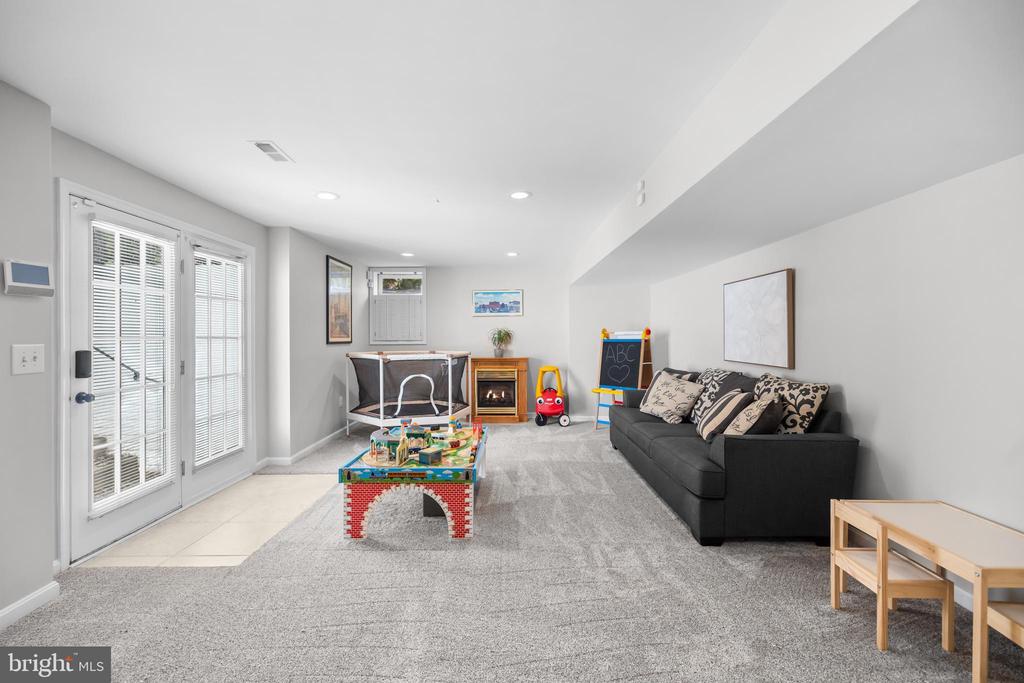 6909 TANGLEWOOD DR, WARRENTON, Virginia, 5 Bedrooms Bedrooms, ,3 BathroomsBathrooms,Residential,6909 TANGLEWOOD DR,VAFQ2021226 MLS # VAFQ2021226