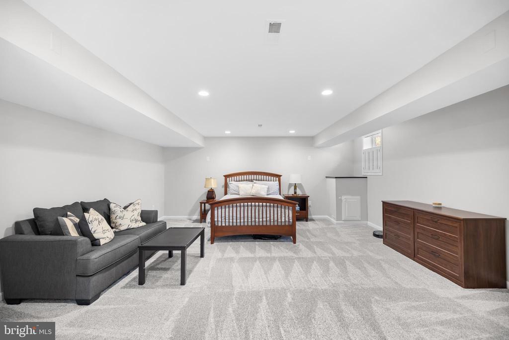 6909 TANGLEWOOD DR, WARRENTON, Virginia, 5 Bedrooms Bedrooms, ,3 BathroomsBathrooms,Residential,6909 TANGLEWOOD DR,VAFQ2021226 MLS # VAFQ2021226