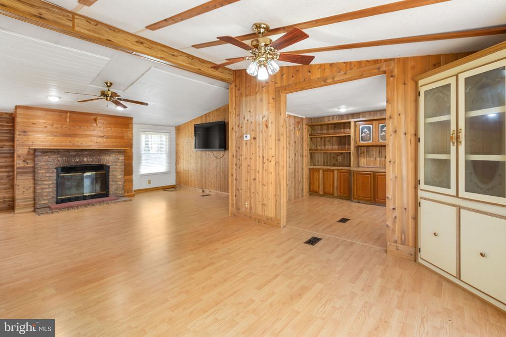 13749 POST OAK RD, SPOTSYLVANIA, Virginia 22551, 2 Bedrooms Bedrooms, ,1 BathroomBathrooms,Residential,13749 POST OAK RD,VASP2040758 MLS # VASP2040758