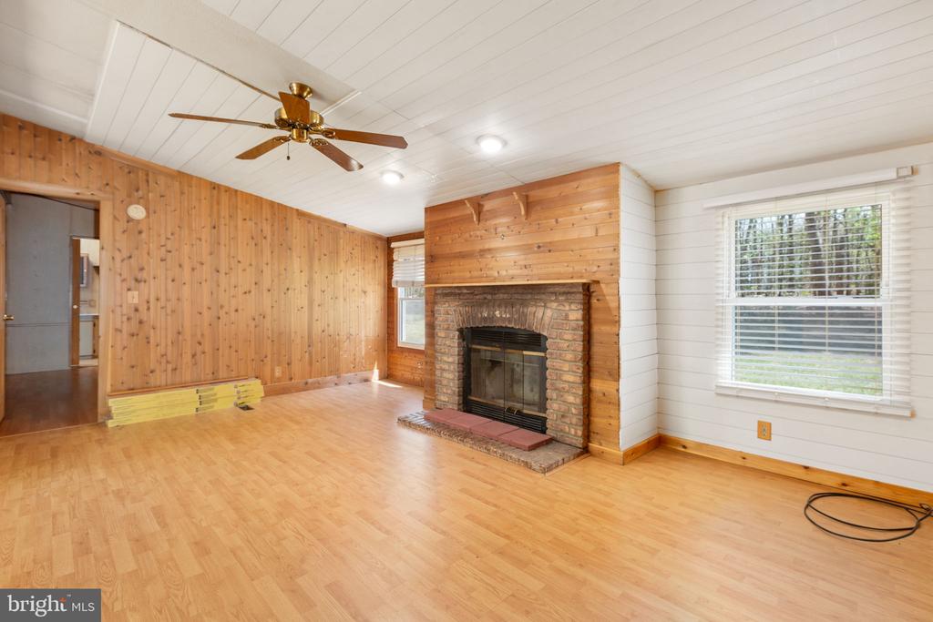 13749 POST OAK RD, SPOTSYLVANIA, Virginia 22551, 2 Bedrooms Bedrooms, ,1 BathroomBathrooms,Residential,13749 POST OAK RD,VASP2040758 MLS # VASP2040758