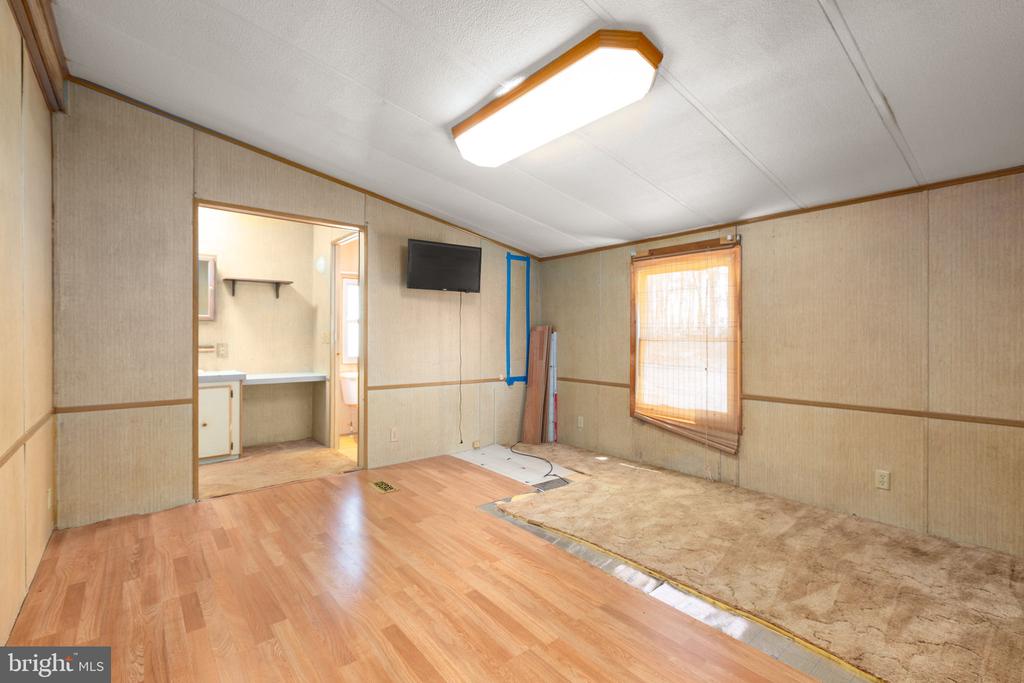 13749 POST OAK RD, SPOTSYLVANIA, Virginia 22551, 2 Bedrooms Bedrooms, ,1 BathroomBathrooms,Residential,13749 POST OAK RD,VASP2040758 MLS # VASP2040758