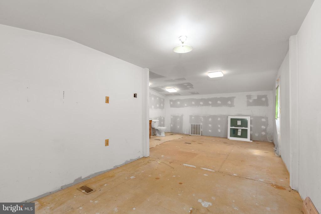 13749 POST OAK RD, SPOTSYLVANIA, Virginia 22551, 2 Bedrooms Bedrooms, ,1 BathroomBathrooms,Residential,13749 POST OAK RD,VASP2040758 MLS # VASP2040758