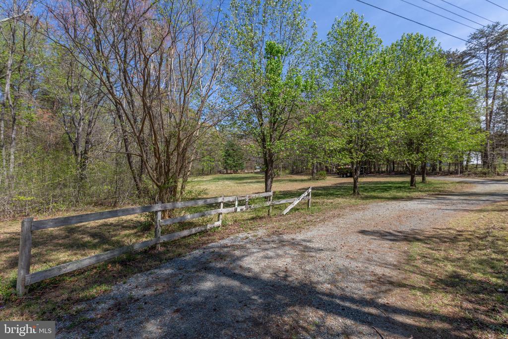 13749 POST OAK RD, SPOTSYLVANIA, Virginia 22551, 2 Bedrooms Bedrooms, ,1 BathroomBathrooms,Residential,13749 POST OAK RD,VASP2040758 MLS # VASP2040758