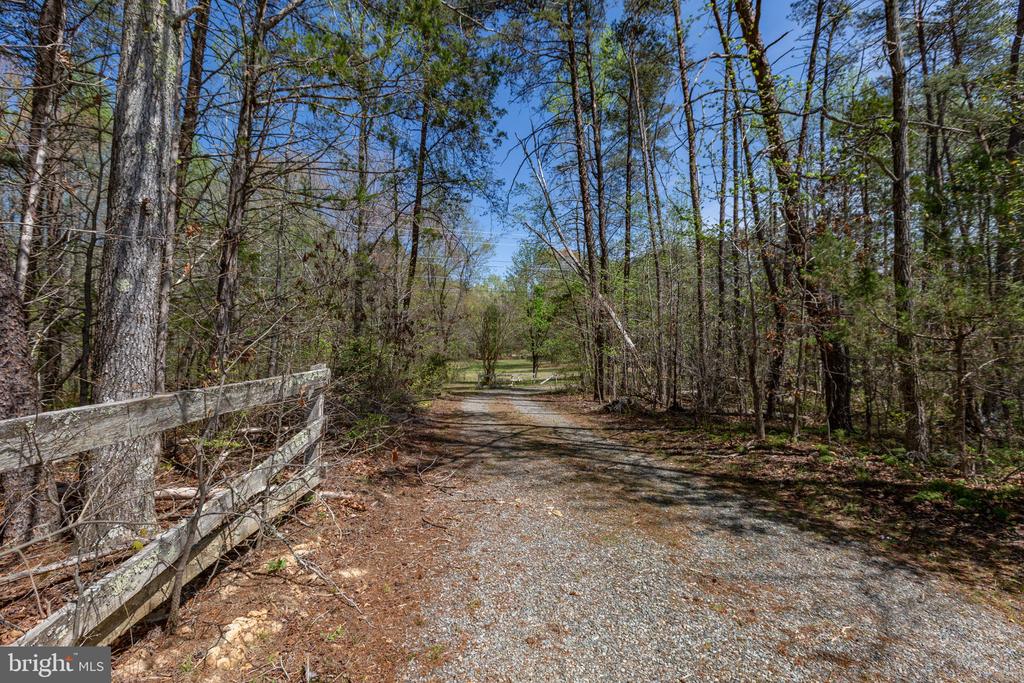 13749 POST OAK RD, SPOTSYLVANIA, Virginia 22551, 2 Bedrooms Bedrooms, ,1 BathroomBathrooms,Residential,13749 POST OAK RD,VASP2040758 MLS # VASP2040758