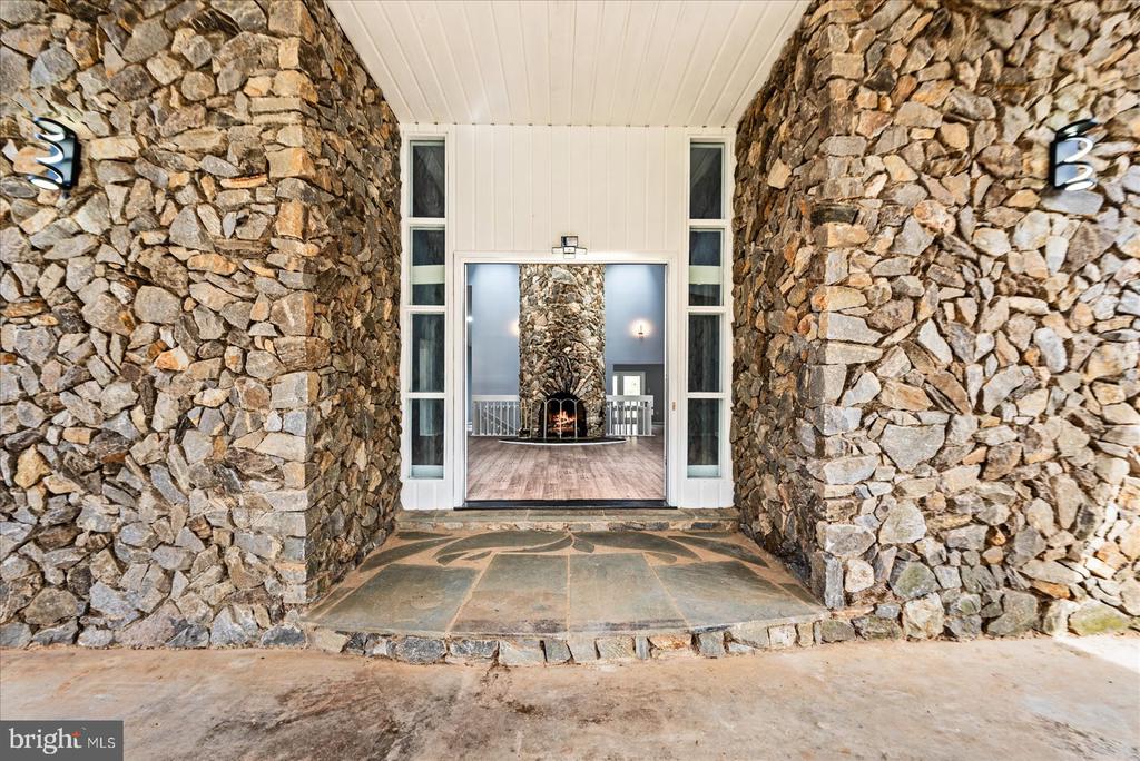 7621 RIVER RD, FREDERICKSBURG, Virginia 22407, 4 Bedrooms Bedrooms, ,3 BathroomsBathrooms,Residential,7621 RIVER RD,VASP2040782 MLS # VASP2040782