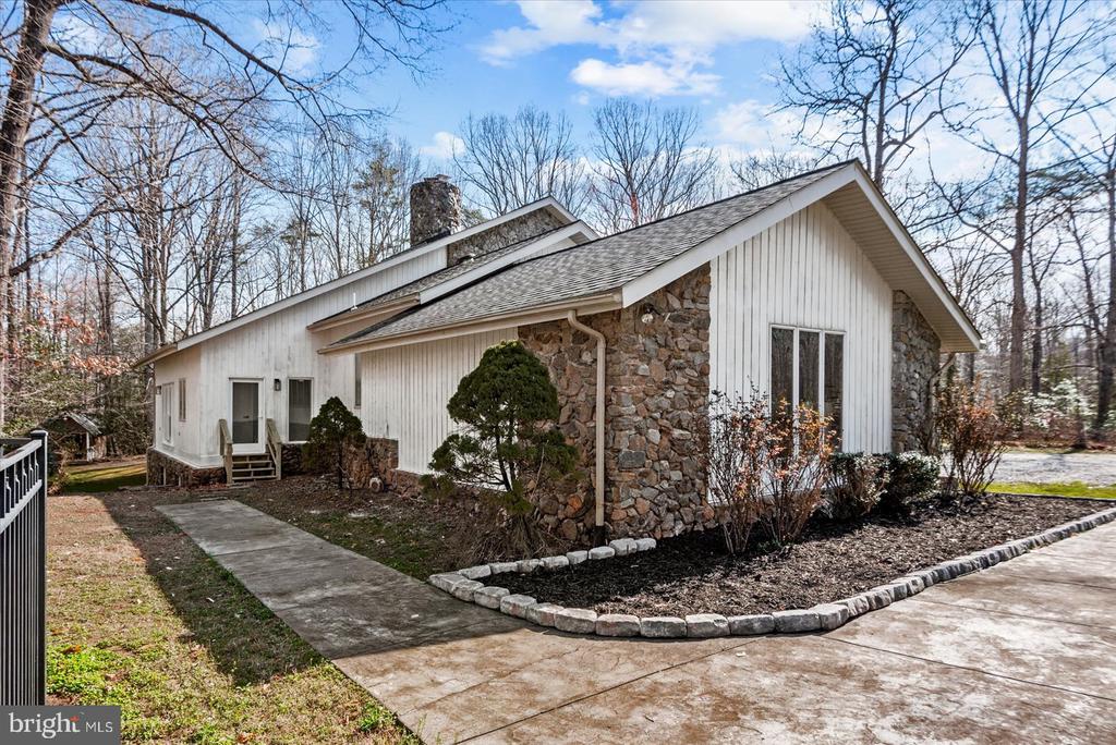 7621 RIVER RD, FREDERICKSBURG, Virginia 22407, 4 Bedrooms Bedrooms, ,3 BathroomsBathrooms,Residential,7621 RIVER RD,VASP2040782 MLS # VASP2040782