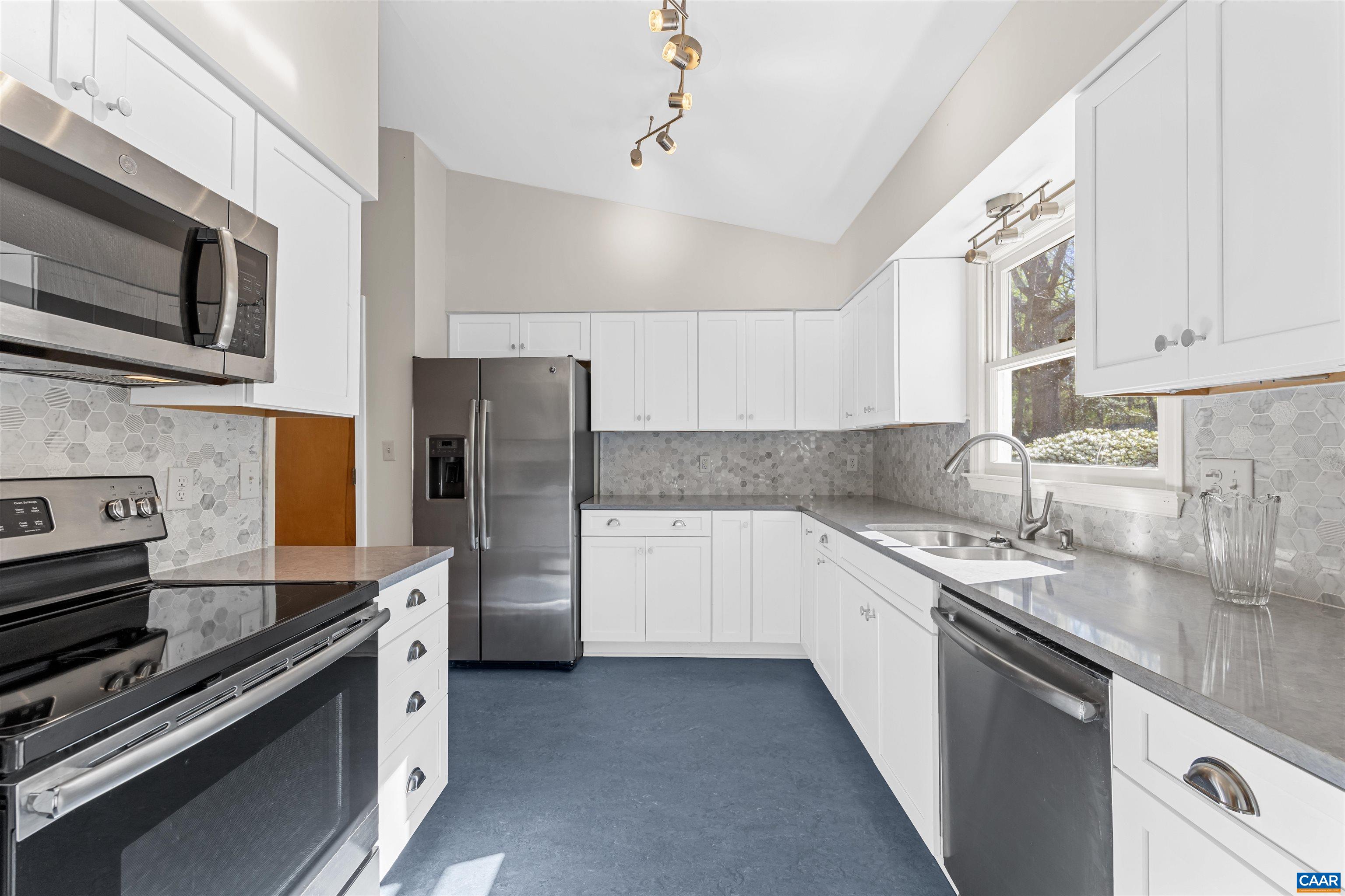 640 BIG OAK RD, CHARLOTTESVILLE, Virginia 22903, 3 Bedrooms Bedrooms, ,2 BathroomsBathrooms,Residential,640 BIG OAK RD,675326 MLS # 675326