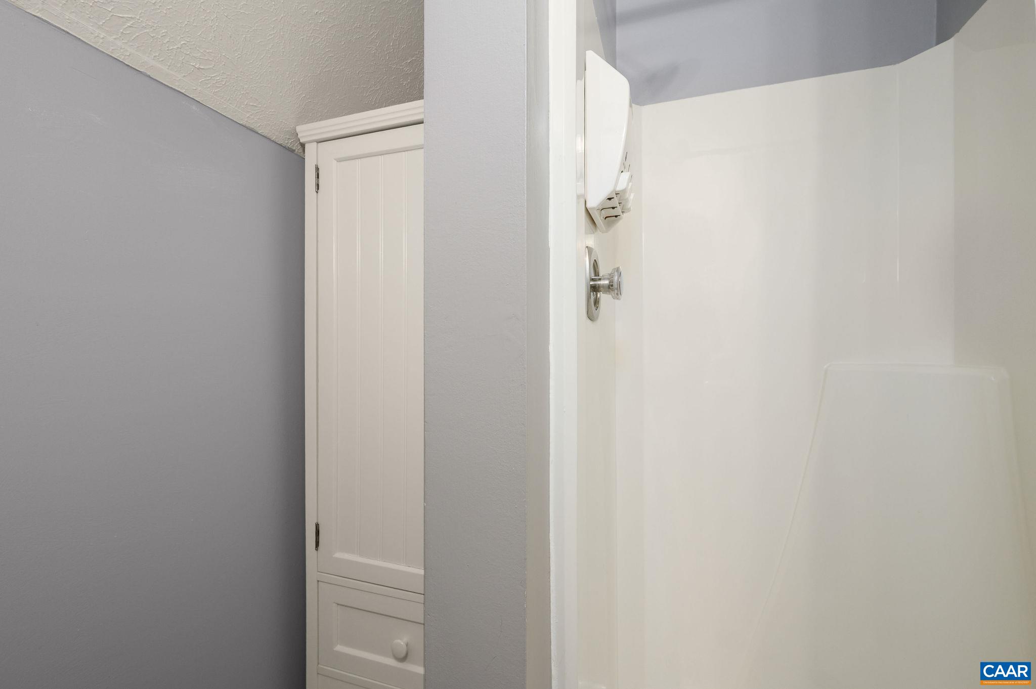 cabinet conveys cabinet conveys