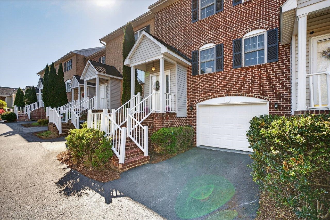 298 EMERALD DR, HARRISONBURG, Virginia 22801, 3 Bedrooms Bedrooms, ,2 BathroomsBathrooms,Residential,Spacious 3BR Townhome in a Prime Location with Bas,298 EMERALD DR,675552 MLS # 675552 298 EMERALD DR, HARRISONBURG, Virginia 22801, 3 Bedrooms Bedrooms, ,2 BathroomsBathrooms,Residential,Spacious 3BR Townhome in a Prime Location with Bas,298 EMERALD DR,675552 MLS # 675552