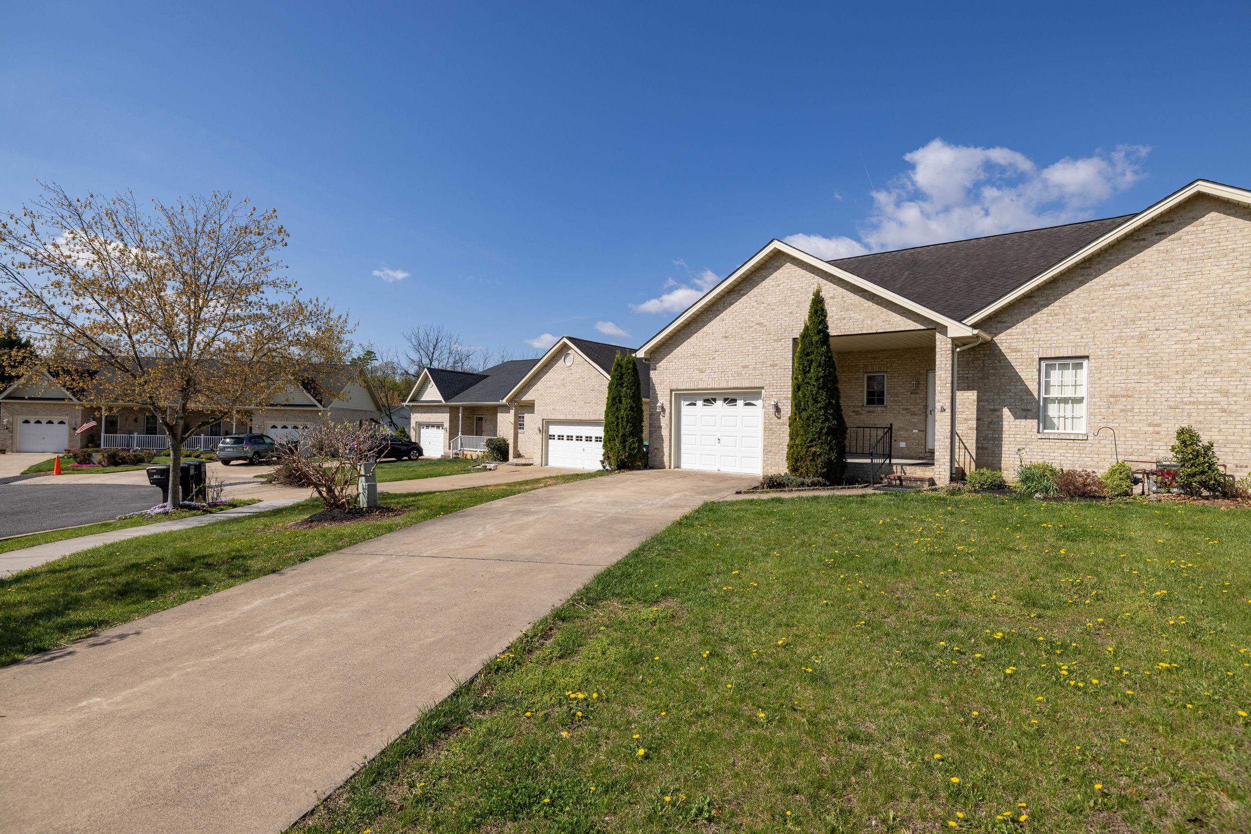 1252 WHITE ROCK CT, WOODSTOCK, Virginia 22664, 4 Bedrooms Bedrooms, ,2 BathroomsBathrooms,Residential,1252 WHITE ROCK CT,675555 MLS # 675555 1252 WHITE ROCK CT, WOODSTOCK, Virginia 22664, 4 Bedrooms Bedrooms, ,2 BathroomsBathrooms,Residential,1252 WHITE ROCK CT,675555 MLS # 675555