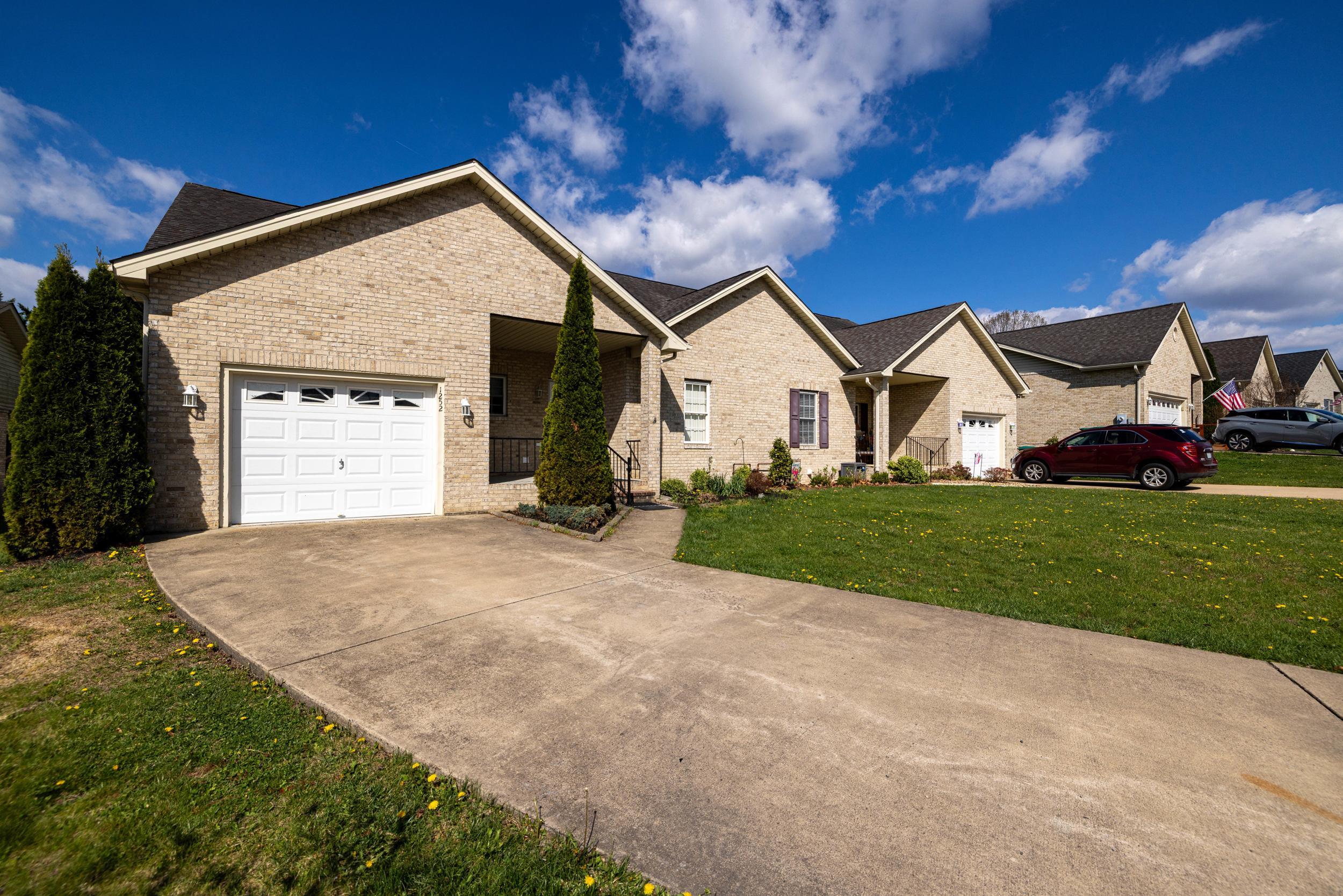 1252 WHITE ROCK CT, WOODSTOCK, Virginia 22664, 4 Bedrooms Bedrooms, ,2 BathroomsBathrooms,Residential,1252 WHITE ROCK CT,675555 MLS # 675555 1252 WHITE ROCK CT, WOODSTOCK, Virginia 22664, 4 Bedrooms Bedrooms, ,2 BathroomsBathrooms,Residential,1252 WHITE ROCK CT,675555 MLS # 675555