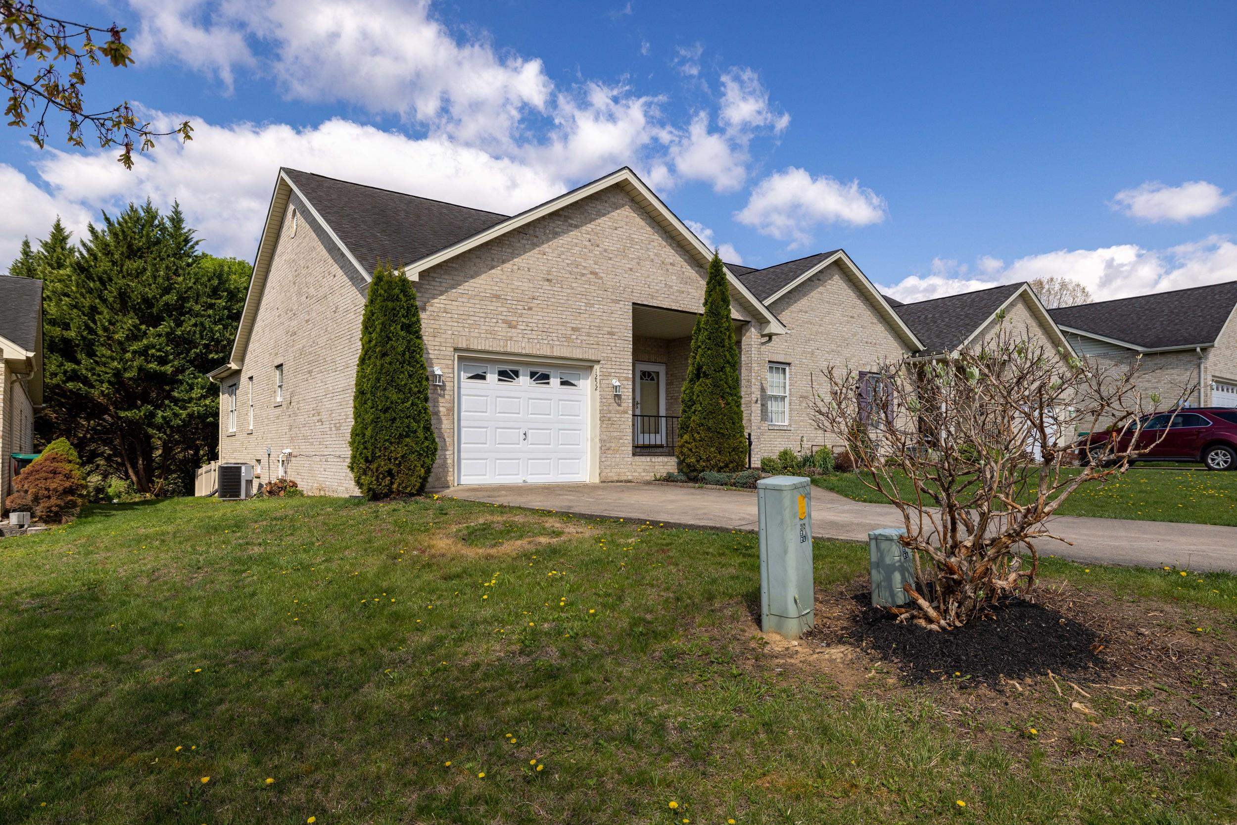 1252 WHITE ROCK CT, WOODSTOCK, Virginia 22664, 4 Bedrooms Bedrooms, ,2 BathroomsBathrooms,Residential,1252 WHITE ROCK CT,675555 MLS # 675555 1252 WHITE ROCK CT, WOODSTOCK, Virginia 22664, 4 Bedrooms Bedrooms, ,2 BathroomsBathrooms,Residential,1252 WHITE ROCK CT,675555 MLS # 675555