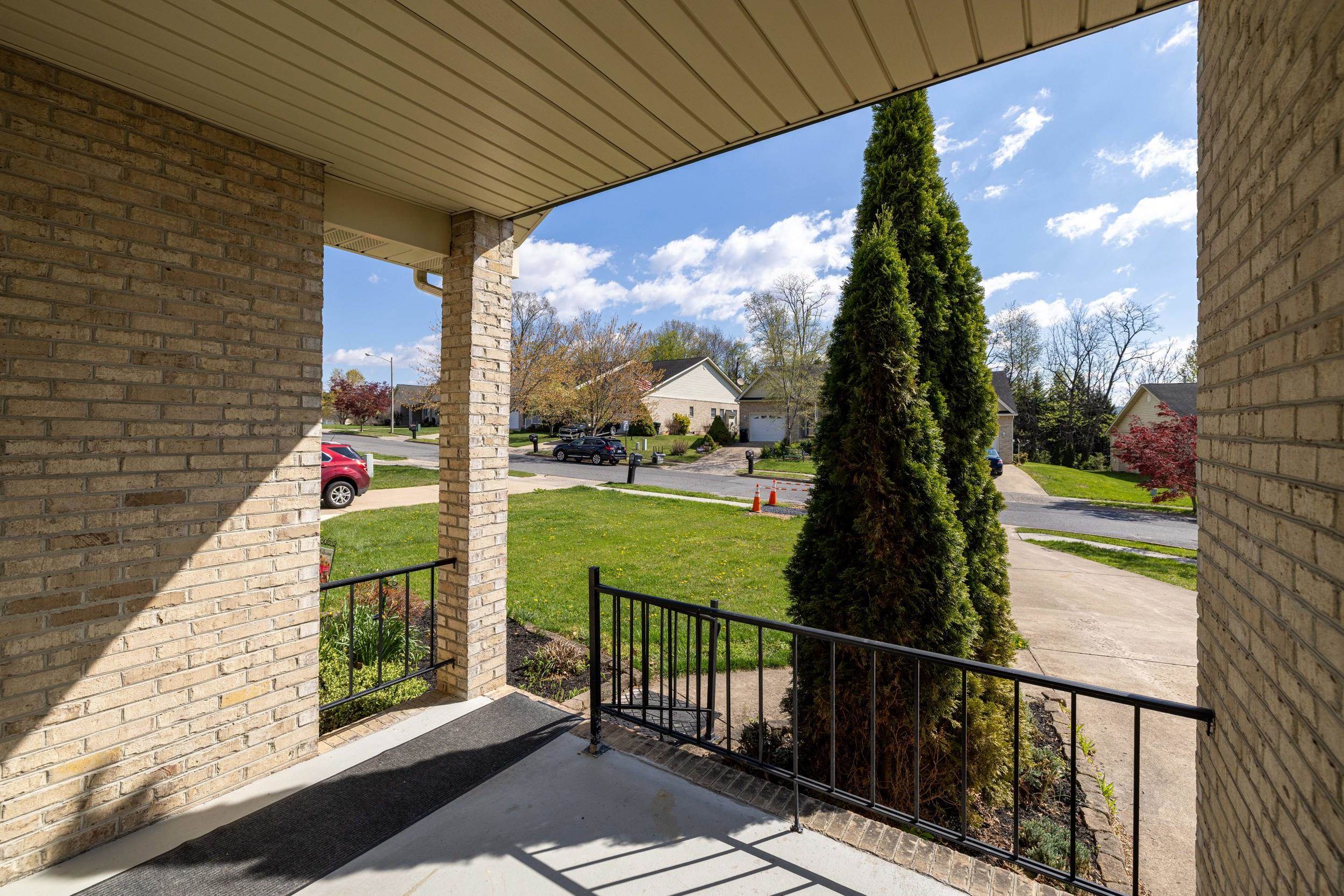 1252 WHITE ROCK CT, WOODSTOCK, Virginia 22664, 4 Bedrooms Bedrooms, ,2 BathroomsBathrooms,Residential,1252 WHITE ROCK CT,675555 MLS # 675555 1252 WHITE ROCK CT, WOODSTOCK, Virginia 22664, 4 Bedrooms Bedrooms, ,2 BathroomsBathrooms,Residential,1252 WHITE ROCK CT,675555 MLS # 675555