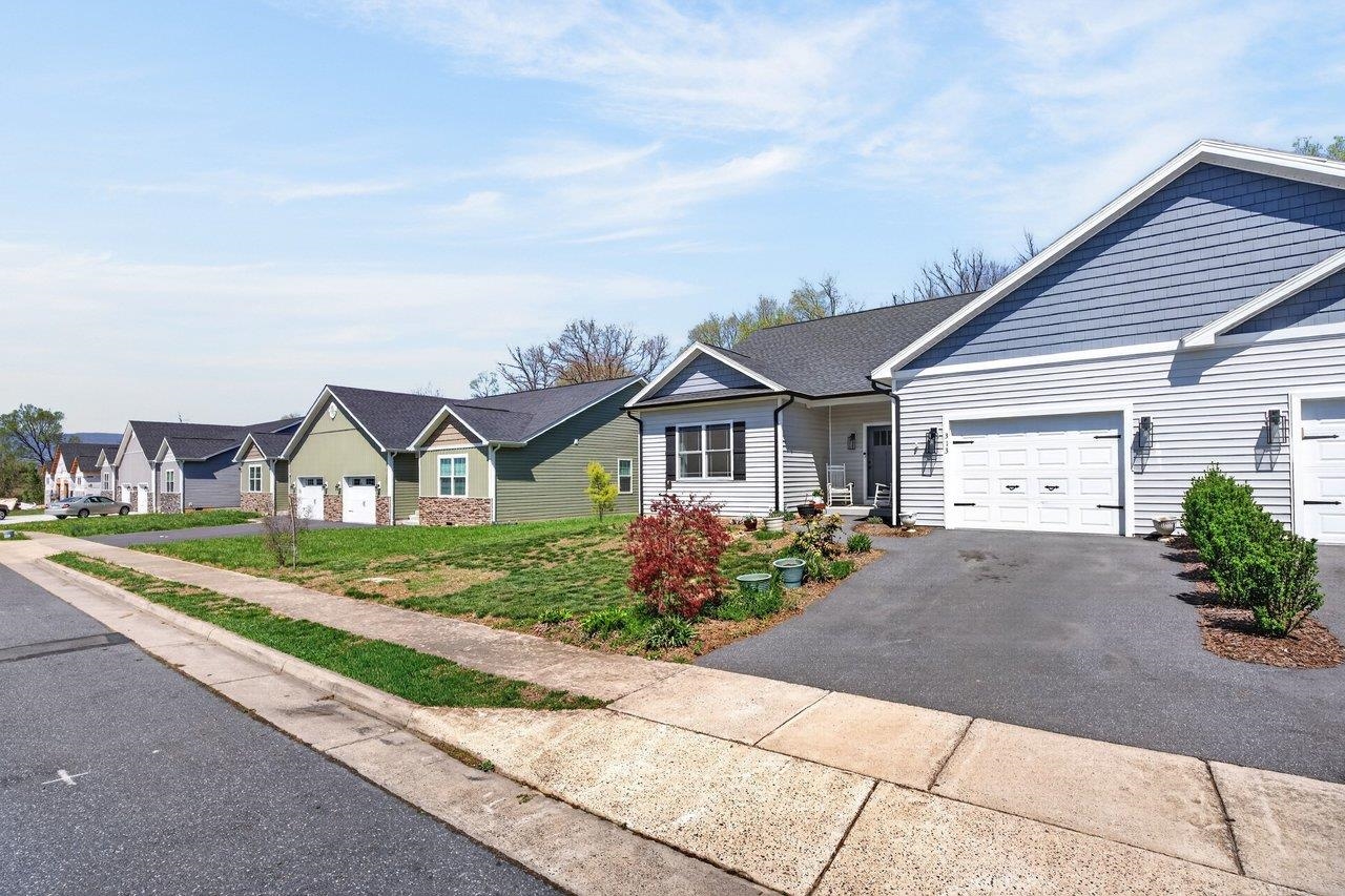 313 WILLOW OAK DR, ELKTON, Virginia 22827, 3 Bedrooms Bedrooms, ,2 BathroomsBathrooms,Residential,313 WILLOW OAK DR,675566 MLS # 675566