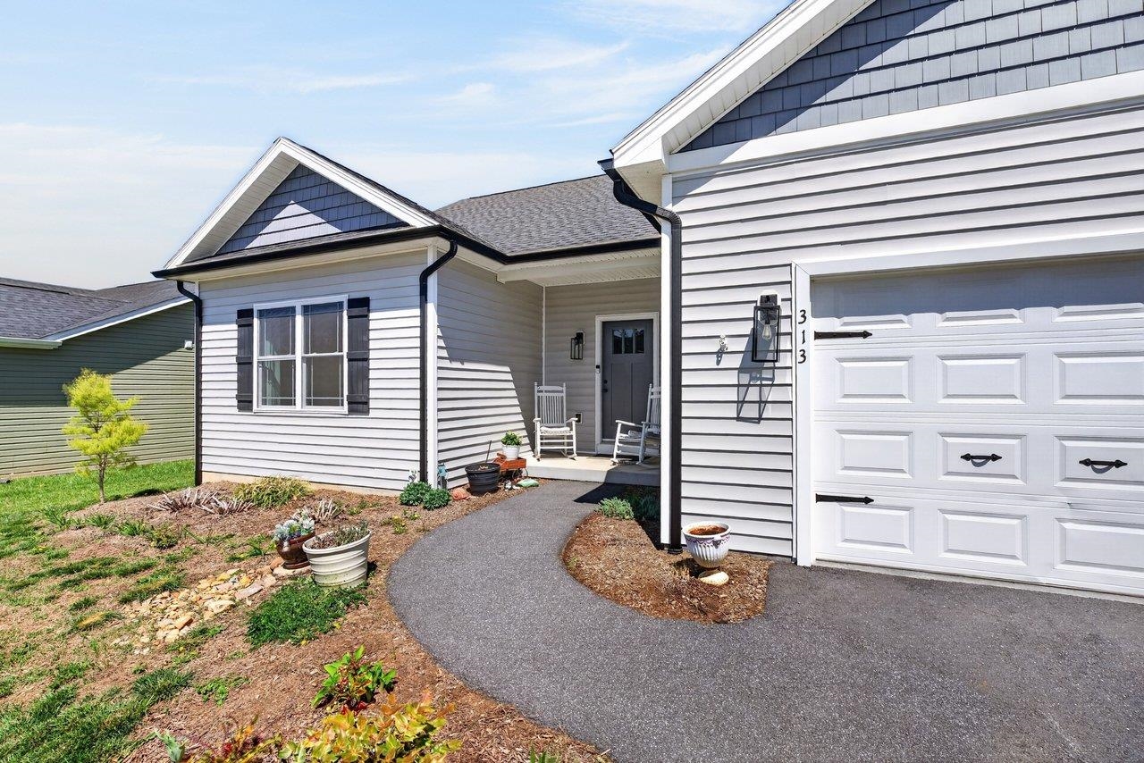 313 WILLOW OAK DR, ELKTON, Virginia 22827, 3 Bedrooms Bedrooms, ,2 BathroomsBathrooms,Residential,313 WILLOW OAK DR,675566 MLS # 675566