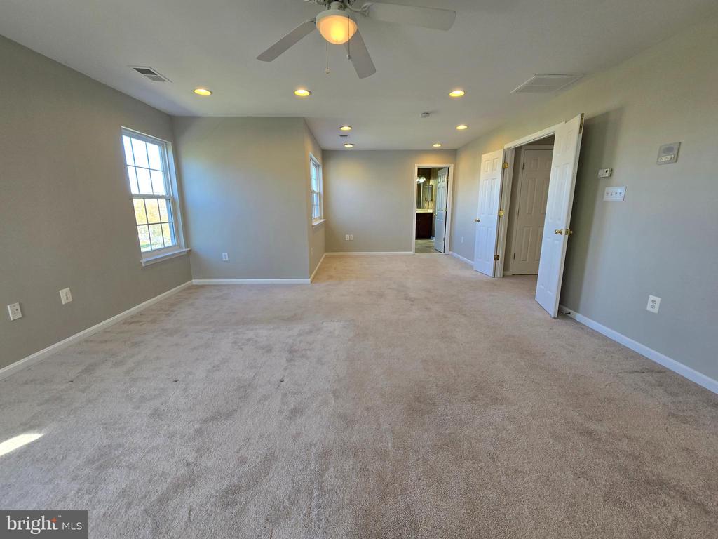 2520 POST OAK DR, CULPEPER, Virginia 22701, 4 Bedrooms Bedrooms, ,5 BathroomsBathrooms,Residential,HIGHPOINT OF CULPEPER,2520 POST OAK DR,VACU2013150 MLS # VACU2013150