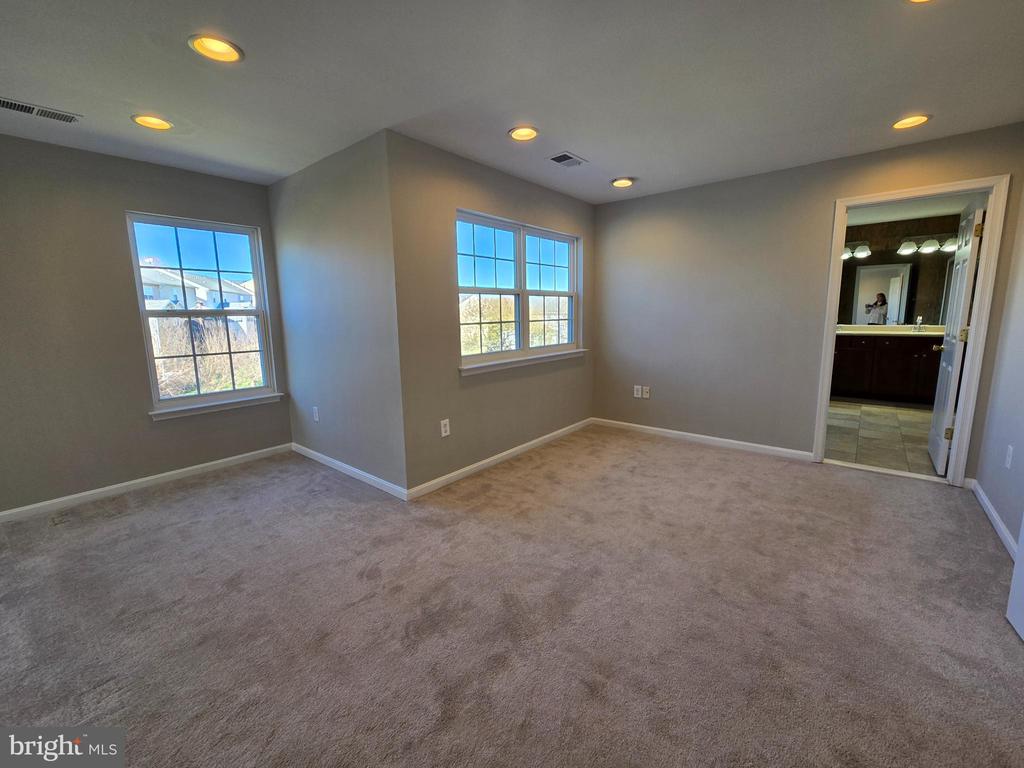 2520 POST OAK DR, CULPEPER, Virginia 22701, 4 Bedrooms Bedrooms, ,5 BathroomsBathrooms,Residential,HIGHPOINT OF CULPEPER,2520 POST OAK DR,VACU2013150 MLS # VACU2013150