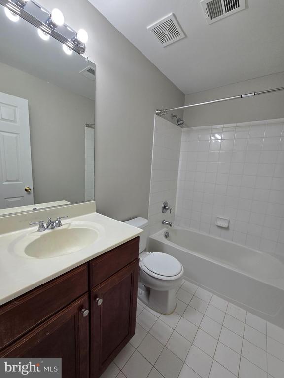 2520 POST OAK DR, CULPEPER, Virginia 22701, 4 Bedrooms Bedrooms, ,5 BathroomsBathrooms,Residential,HIGHPOINT OF CULPEPER,2520 POST OAK DR,VACU2013150 MLS # VACU2013150