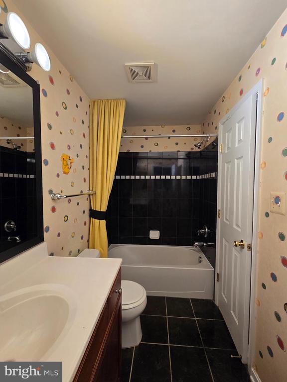 2520 POST OAK DR, CULPEPER, Virginia 22701, 4 Bedrooms Bedrooms, ,5 BathroomsBathrooms,Residential,HIGHPOINT OF CULPEPER,2520 POST OAK DR,VACU2013150 MLS # VACU2013150