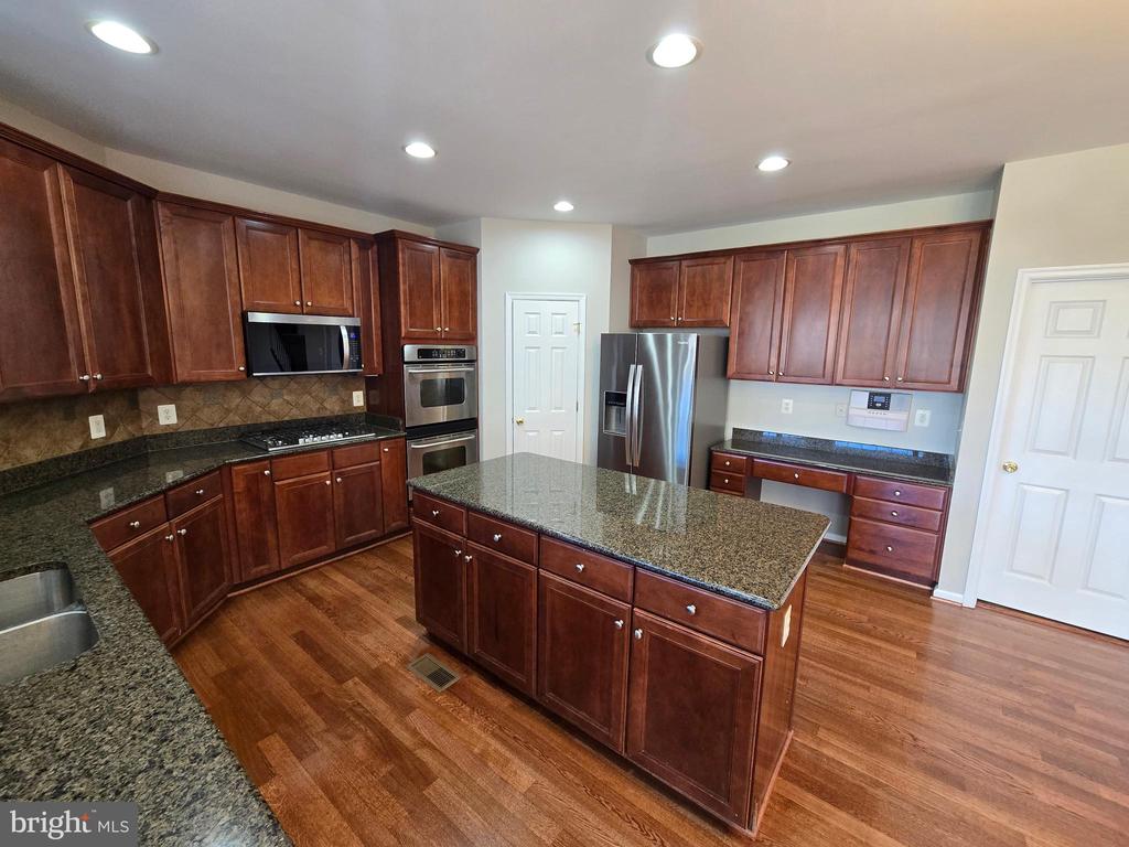 2520 POST OAK DR, CULPEPER, Virginia 22701, 4 Bedrooms Bedrooms, ,5 BathroomsBathrooms,Residential,HIGHPOINT OF CULPEPER,2520 POST OAK DR,VACU2013150 MLS # VACU2013150