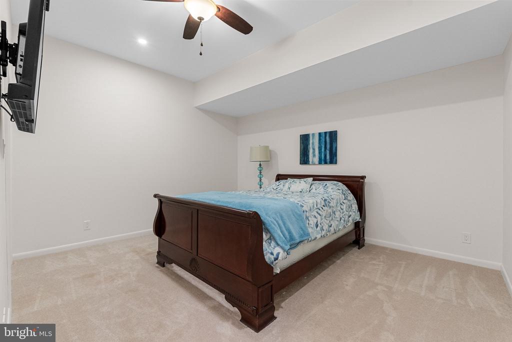 11227 N CLUB DR, FREDERICKSBURG, Virginia 22408, 6 Bedrooms Bedrooms, ,5 BathroomsBathrooms,Residential,11227 N CLUB DR,VASP2040566 MLS # VASP2040566