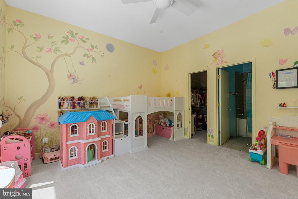 11227 N CLUB DR, FREDERICKSBURG, Virginia 22408, 6 Bedrooms Bedrooms, ,5 BathroomsBathrooms,Residential,11227 N CLUB DR,VASP2040566 MLS # VASP2040566