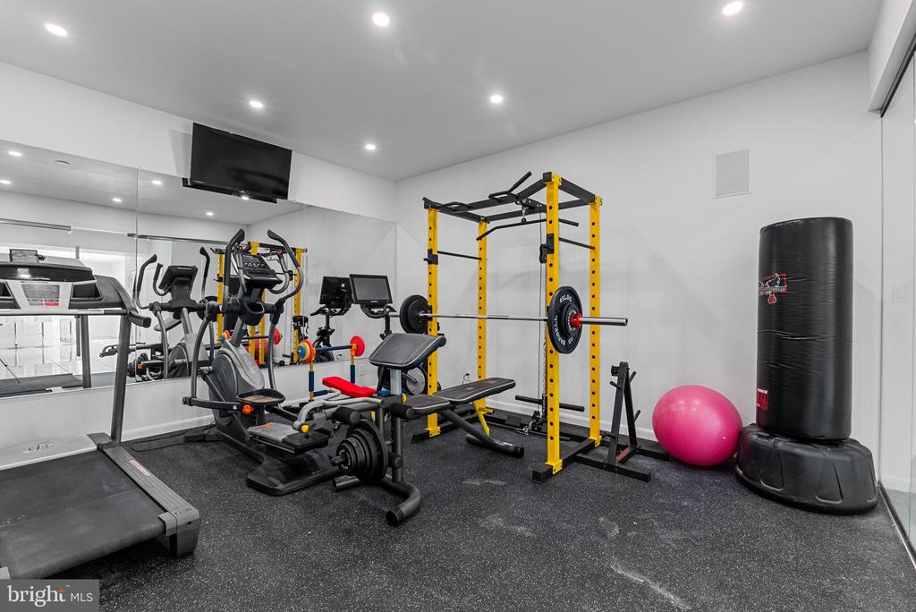 11227 N CLUB DR, FREDERICKSBURG, Virginia 22408, 6 Bedrooms Bedrooms, ,5 BathroomsBathrooms,Residential,11227 N CLUB DR,VASP2040566 MLS # VASP2040566