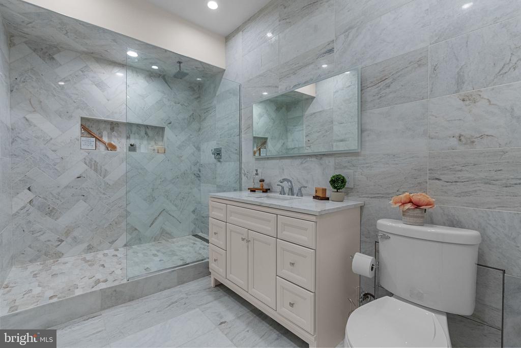 11227 N CLUB DR, FREDERICKSBURG, Virginia 22408, 6 Bedrooms Bedrooms, ,5 BathroomsBathrooms,Residential,11227 N CLUB DR,VASP2040566 MLS # VASP2040566