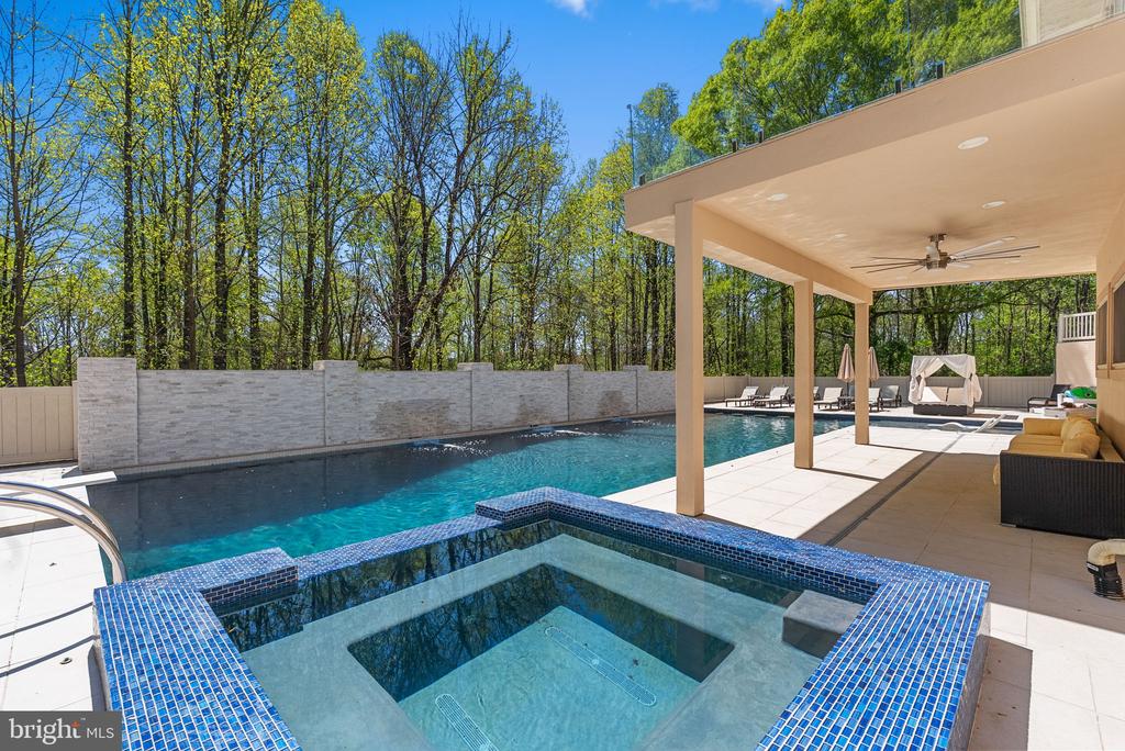 11227 N CLUB DR, FREDERICKSBURG, Virginia 22408, 6 Bedrooms Bedrooms, ,5 BathroomsBathrooms,Residential,11227 N CLUB DR,VASP2040566 MLS # VASP2040566