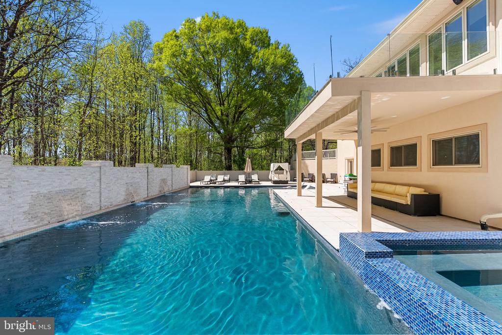 11227 N CLUB DR, FREDERICKSBURG, Virginia 22408, 6 Bedrooms Bedrooms, ,5 BathroomsBathrooms,Residential,11227 N CLUB DR,VASP2040566 MLS # VASP2040566