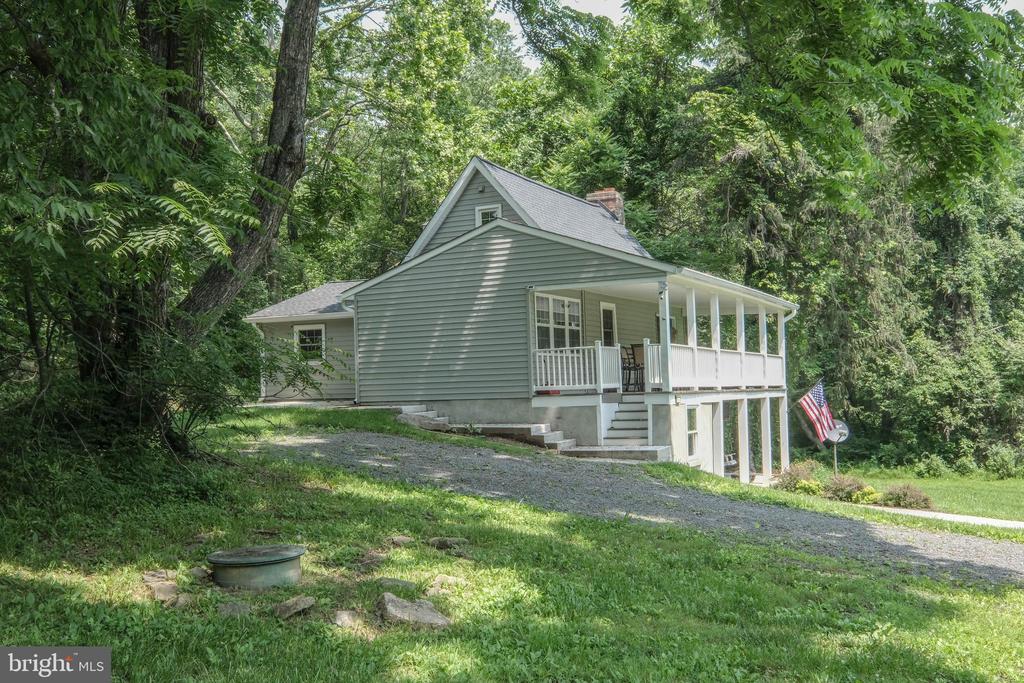 4178 NARROWS LN, THE PLAINS, Virginia, 3 Bedrooms Bedrooms, ,2 BathroomsBathrooms,Residential,4178 NARROWS LN,VAFQ2021326 MLS # VAFQ2021326