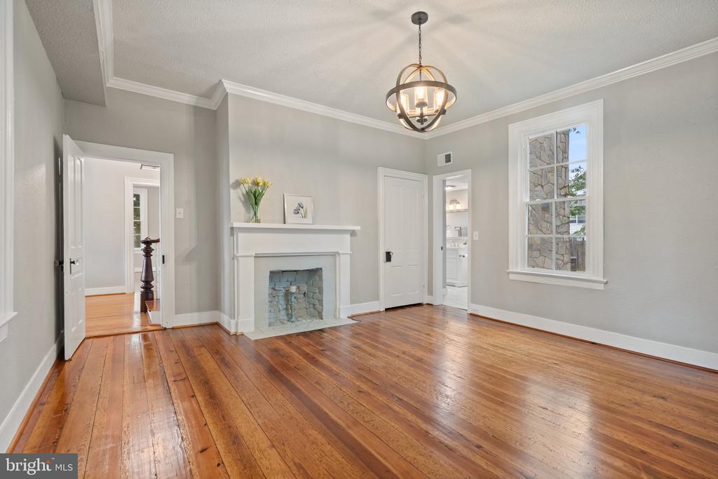 105 E WASHINGTON ST, REMINGTON, Virginia 22734, 4 Bedrooms Bedrooms, ,2 BathroomsBathrooms,Residential,105 E WASHINGTON ST,VAFQ2021480 MLS # VAFQ2021480