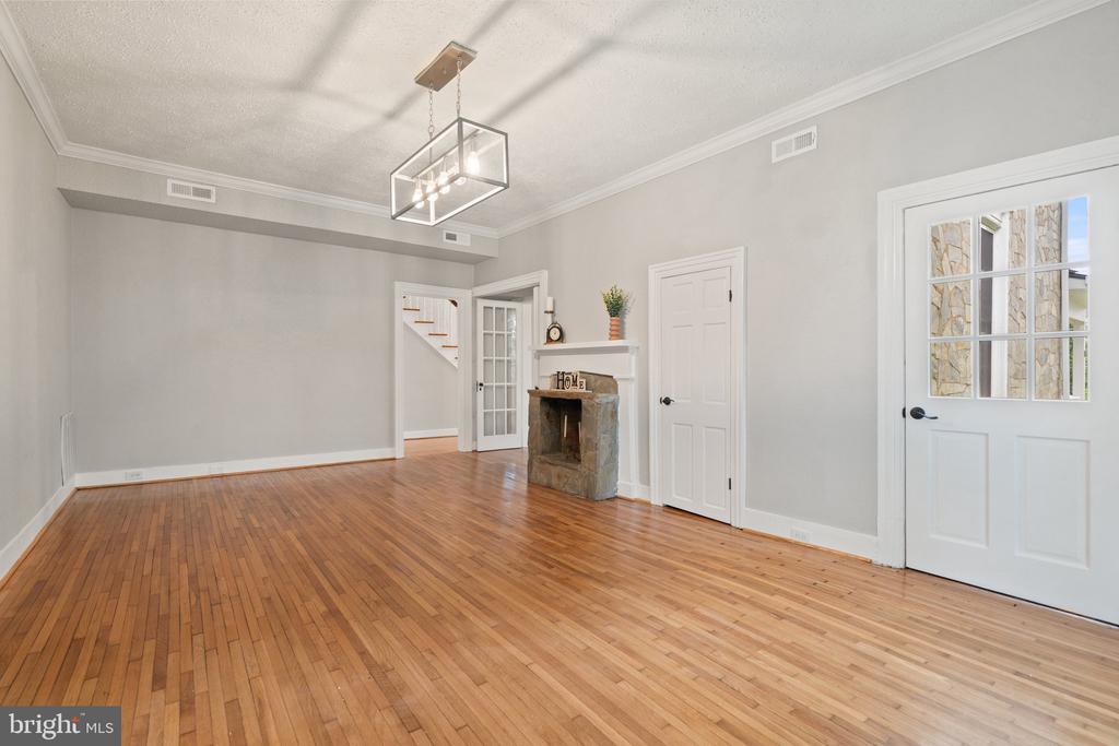 105 E WASHINGTON ST, REMINGTON, Virginia 22734, 4 Bedrooms Bedrooms, ,2 BathroomsBathrooms,Residential,105 E WASHINGTON ST,VAFQ2021480 MLS # VAFQ2021480