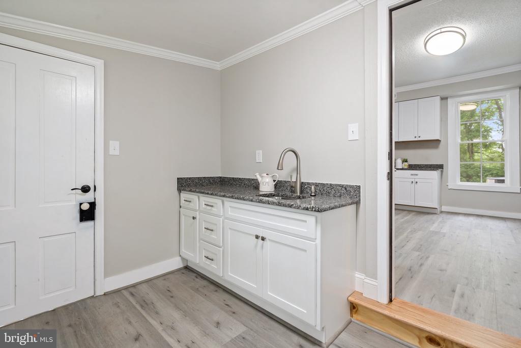 105 E WASHINGTON ST, REMINGTON, Virginia 22734, 4 Bedrooms Bedrooms, ,2 BathroomsBathrooms,Residential,105 E WASHINGTON ST,VAFQ2021480 MLS # VAFQ2021480