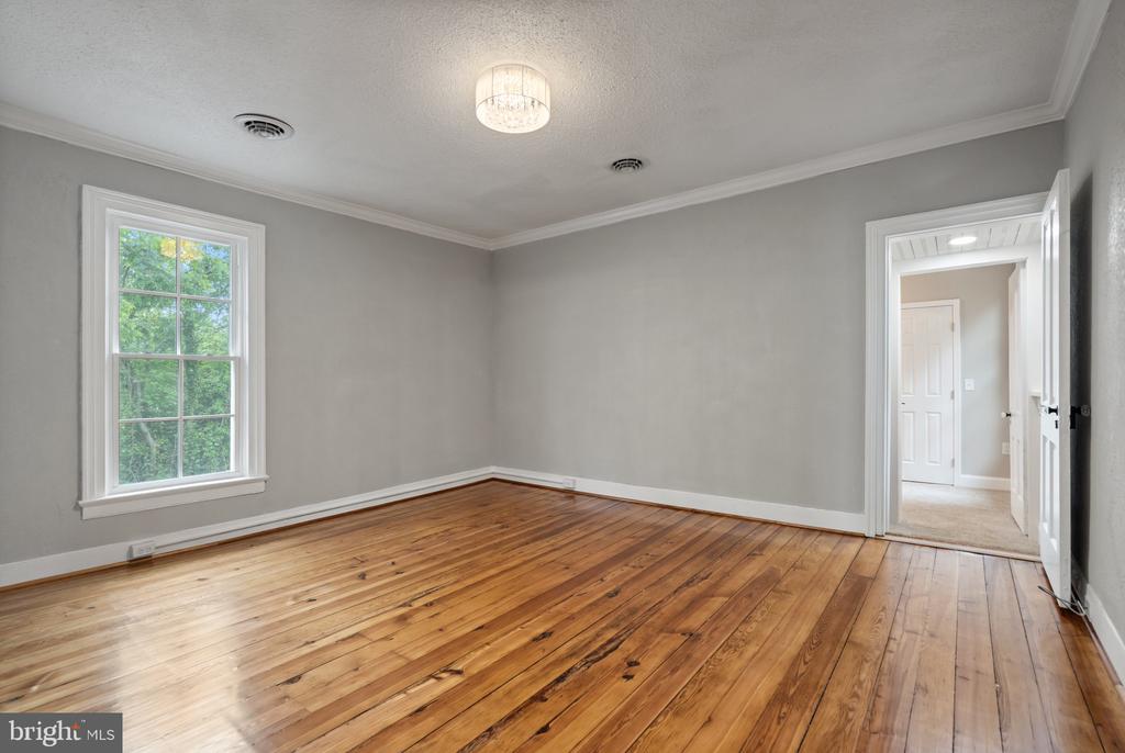 105 E WASHINGTON ST, REMINGTON, Virginia 22734, 4 Bedrooms Bedrooms, ,2 BathroomsBathrooms,Residential,105 E WASHINGTON ST,VAFQ2021480 MLS # VAFQ2021480