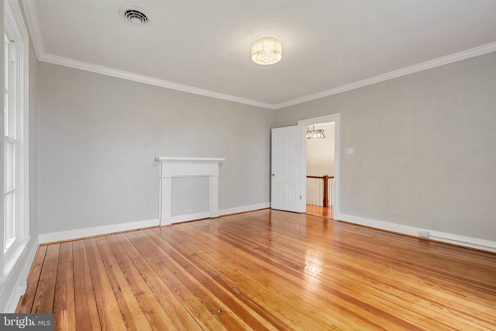 105 E WASHINGTON ST, REMINGTON, Virginia 22734, 4 Bedrooms Bedrooms, ,2 BathroomsBathrooms,Residential,105 E WASHINGTON ST,VAFQ2021480 MLS # VAFQ2021480