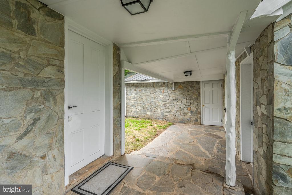 105 E WASHINGTON ST, REMINGTON, Virginia 22734, 4 Bedrooms Bedrooms, ,2 BathroomsBathrooms,Residential,105 E WASHINGTON ST,VAFQ2021480 MLS # VAFQ2021480