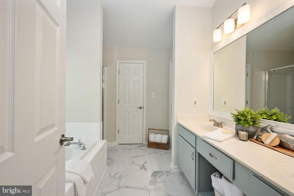 11212 PIEDMONT LANDING DR, FREDERICKSBURG, Virginia 22407, 4 Bedrooms Bedrooms, ,3 BathroomsBathrooms,Residential,11212 PIEDMONT LANDING DR,VASP2040458 MLS # VASP2040458