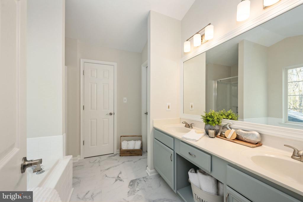 11212 PIEDMONT LANDING DR, FREDERICKSBURG, Virginia 22407, 4 Bedrooms Bedrooms, ,3 BathroomsBathrooms,Residential,11212 PIEDMONT LANDING DR,VASP2040458 MLS # VASP2040458